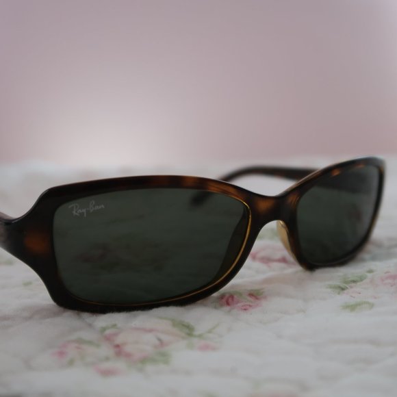 Authentic Ray-Ban Tortoise Oval/Round Sunglasses RB2130 main image 2